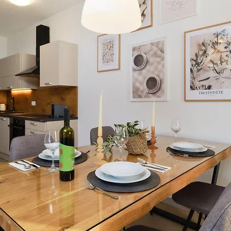 Divna * マリ・ロシニュ