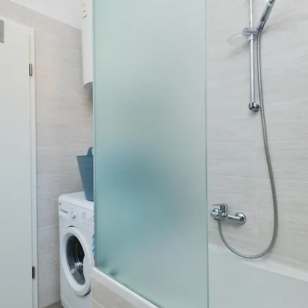 Divna マリ・ロシニュ