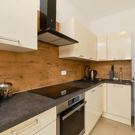 Divna * マリ・ロシニュ