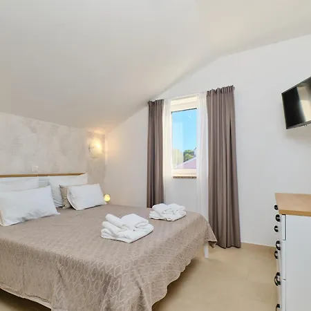 Divna * マリ・ロシニュ