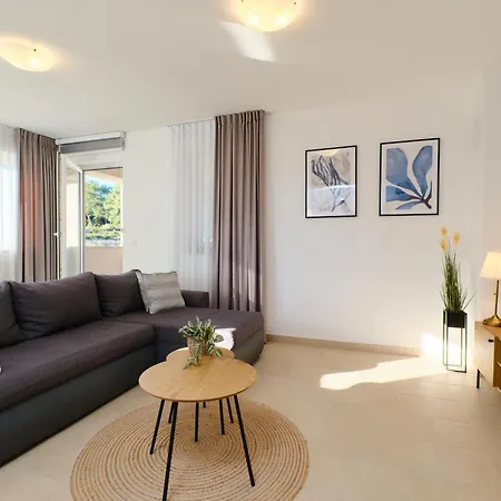 Divna * 木洛希尼